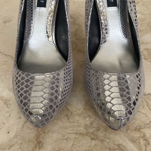 White House Black Market Leather Snakeskin Silver Platform 4” Party Heels - Picture 5 of 12
